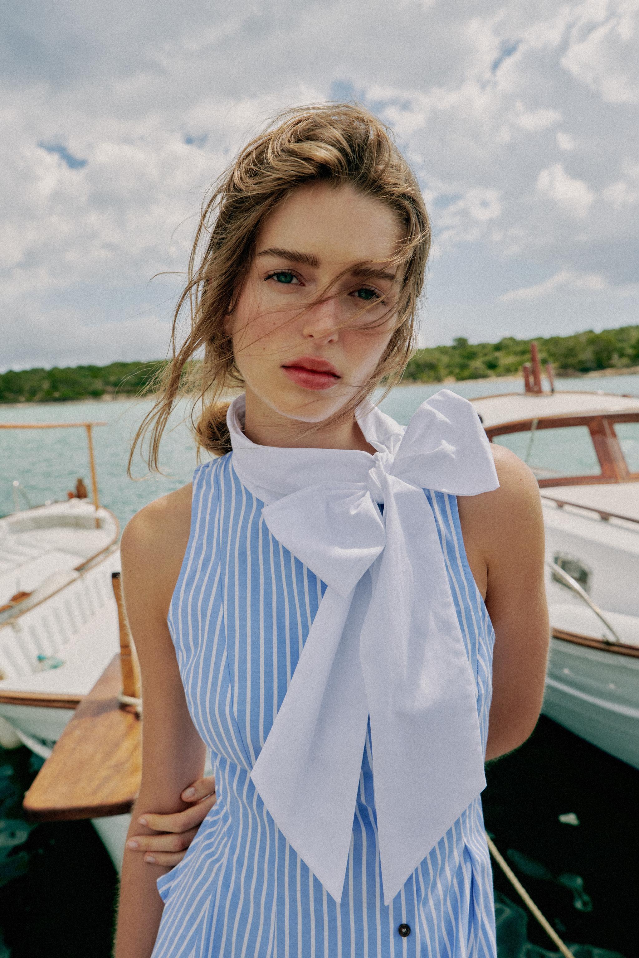 STRIPED SHIRT WITH BOW AND SLEEVELESS